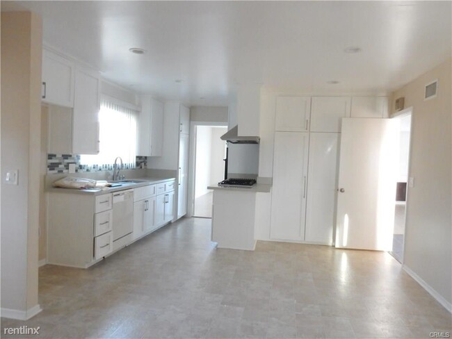 Building Photo - 3 br, 2 bath House - 6115 Monero Dr