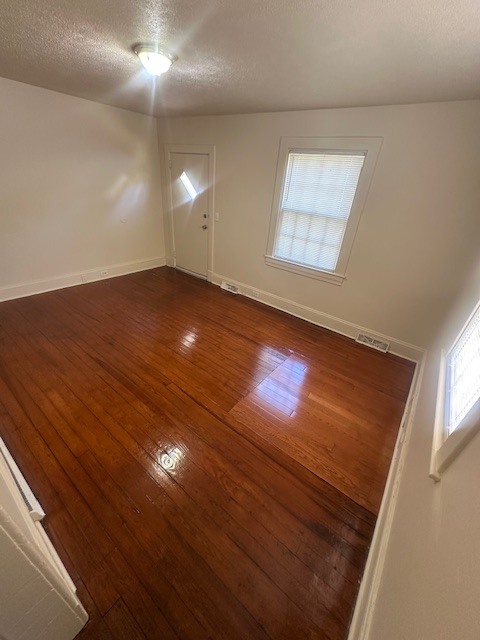 Foto del edificio - 216 Locust Ln