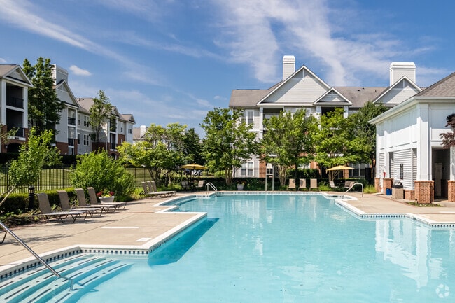 Piscina - The Apartments at Cambridge Court