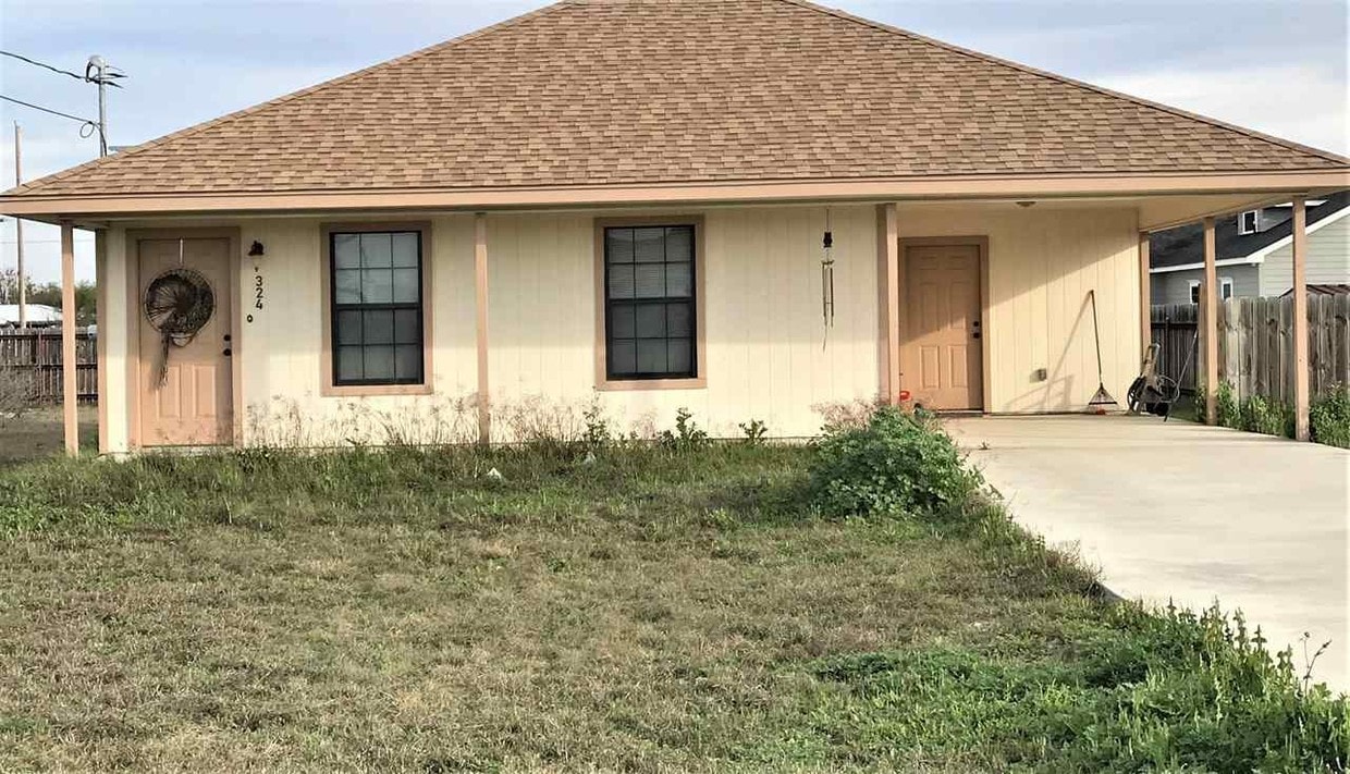 324 Royal Falcon Dr, Del Rio, TX 78840 House Rental in Del Rio, TX