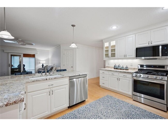 Foto del edificio - 145 Holly Ln N