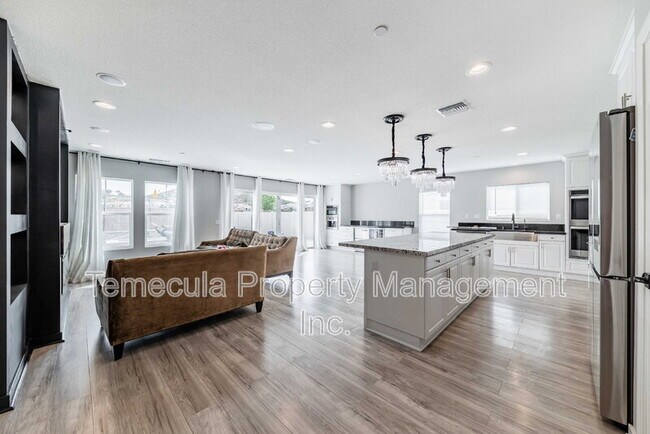 Foto del edificio - 28245 Digger Ln