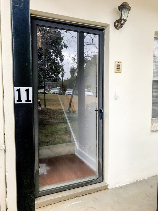 Foto del edificio - Summerville Townhome with Fully Equipped K...