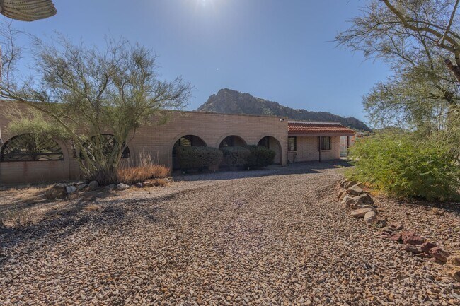 Foto del edificio - 4 Bedrooms, 3 Bathrooms