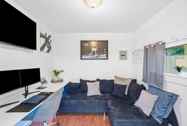 Foto del edificio - 9810 NE 3rd St