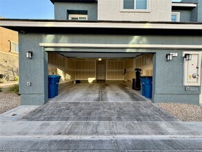 Building Photo - 917 Violet Heron St