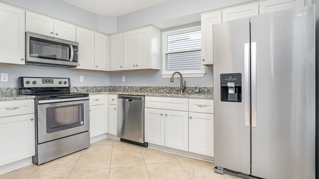 Foto del edificio - 3 bedroom, 2 bathroom, open concept home in the heart of Virginia Beach!