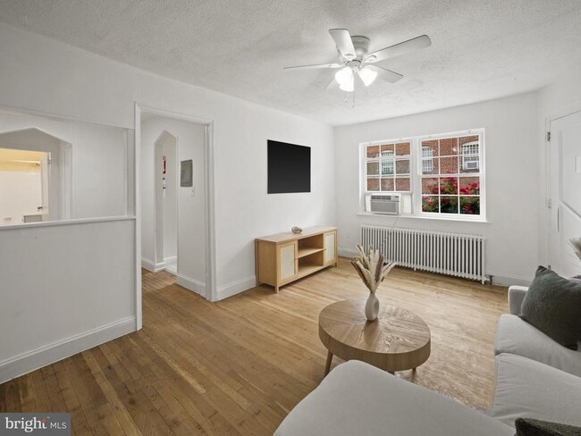 Foto del edificio - 10 Danbury St SE