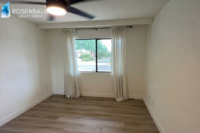 Building Photo - Beautiful 5-Bedrooms, 2-baths home in Scottsdale with a Private Pool!