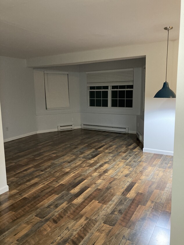 Living room - 216 S Main St