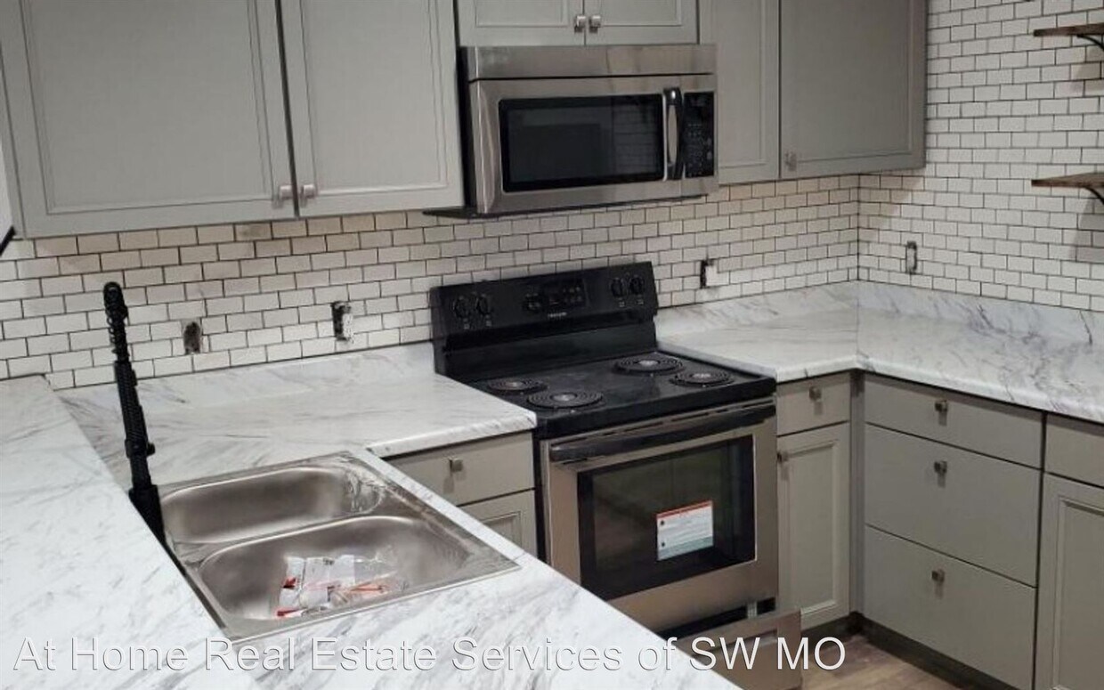 106 Garden Cir, Branson, MO 65616 Apartment for Rent in Branson, MO