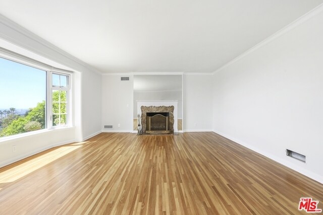 Building Photo - 2675 Glendower Ave