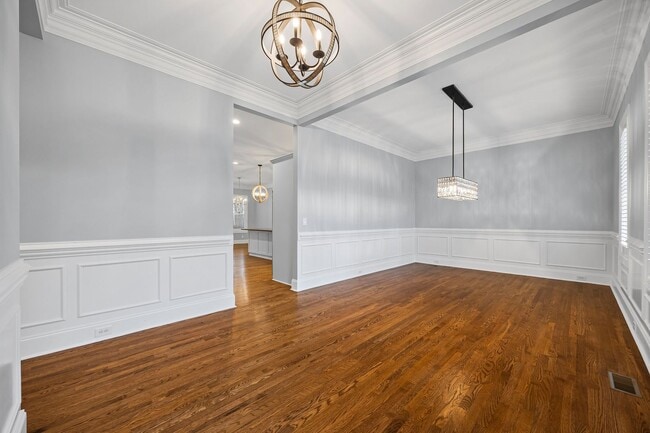 Building Photo - Stunning 4-bed, 3-bath home in the Ardrey community!