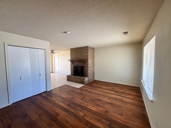 Foto del edificio - 3 Bedroom 3 Bathroom 1 Car Garage- MOVE IN...