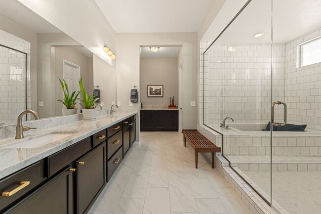 Building Photo - Stunning 5-Bedroom, 4.5-Bath Home in the S...