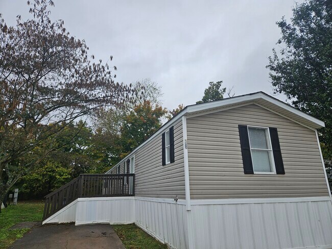 Foto del edificio - 38 Lynnwood Cir