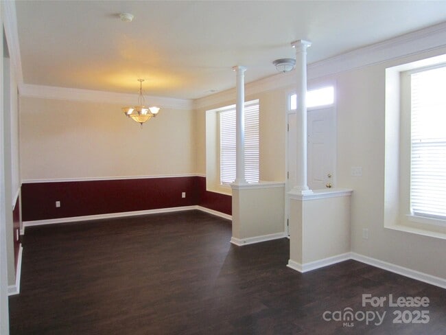 Foto del edificio - 7579 Bluff Point Ln
