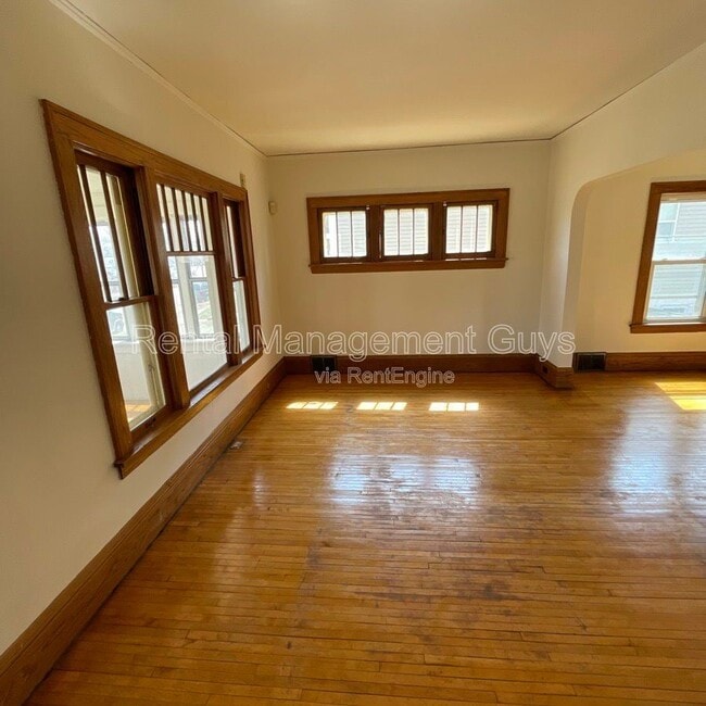 Foto del edificio - 3245 Russell Ave N