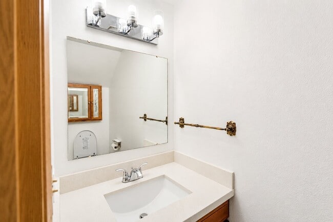 Building Photo - 4827 S 56th St