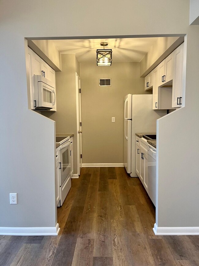 Full updated kitchen: new soft close cabinets, hardware, countertops and sink - 104 Turtle Creek Rd
