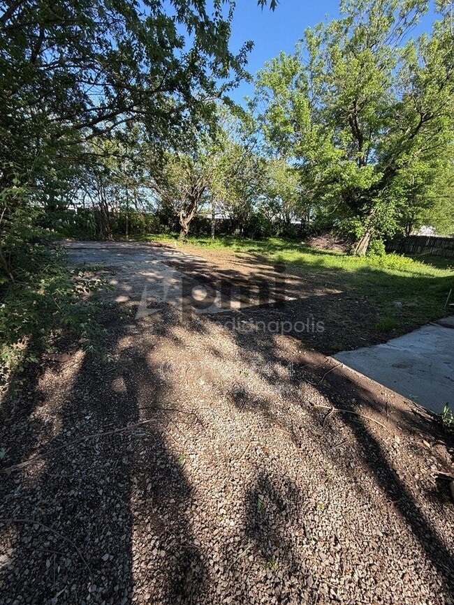 Building Photo - 1324 Brandt Dr