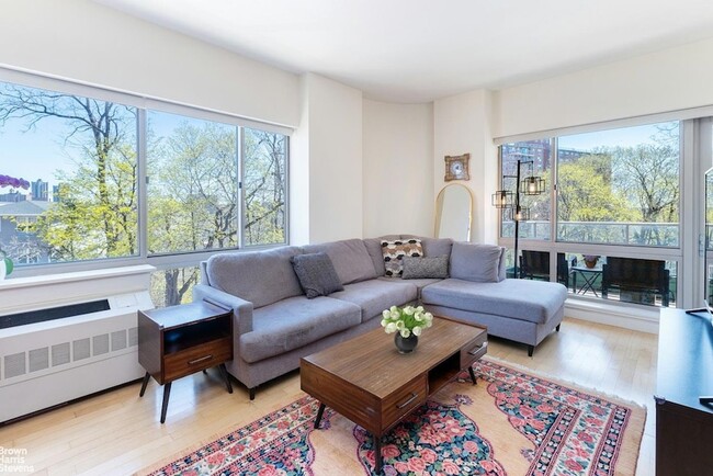 Building Photo - 3585 Greystone Ave