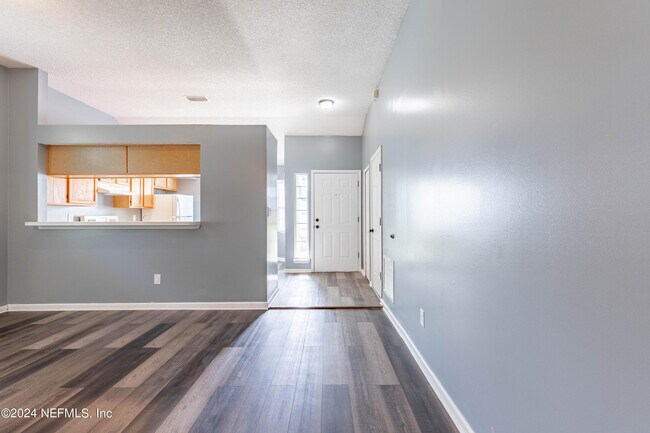 Foto del edificio - 3390 Millcrest Pl
