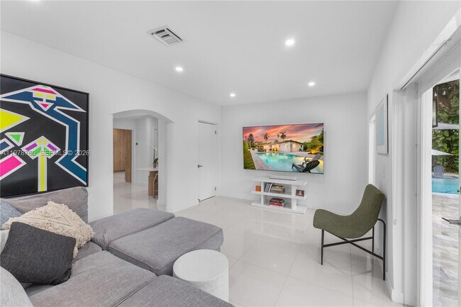 Foto del edificio - 741 NE 87th St