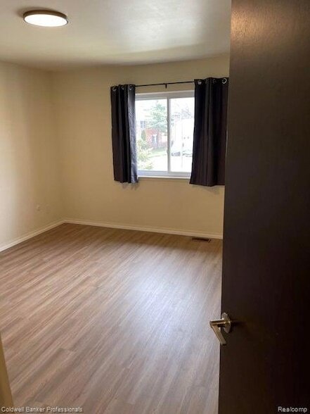 Foto del edificio - 510 Montrose Ave