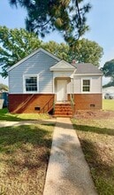 Building Photo - 622 Temple Ln