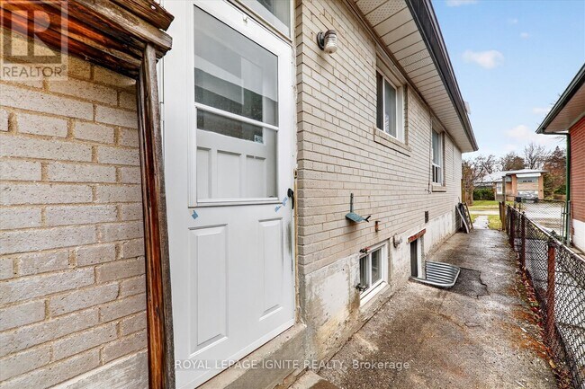 Photo du bâtiment - 56 Frost St