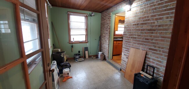 Building Photo - 5842 N Mulligan Ave