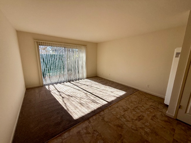 Building Photo - 1054 Dolores St