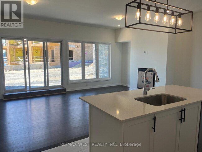 Building Photo - 245 Crescent Bay Ln