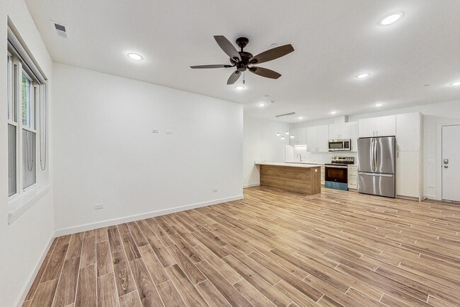 Building Photo - 6122 S University Ave