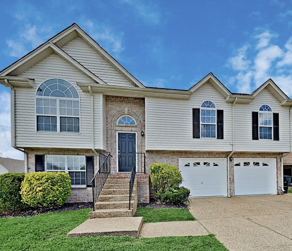 1873 Lakewood Village Drive House Rental in Nashville, TN