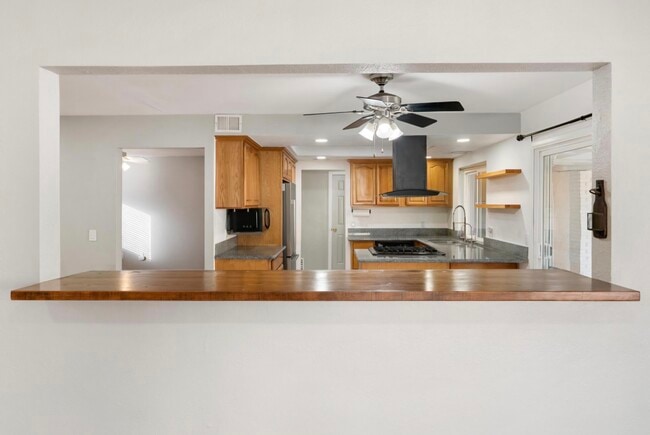 Foto del edificio - 13131 Chrissy Way