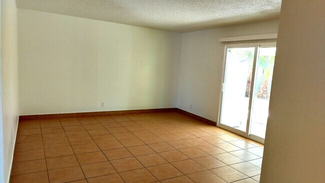 Foto del edificio - 5821 W Eugene Ave