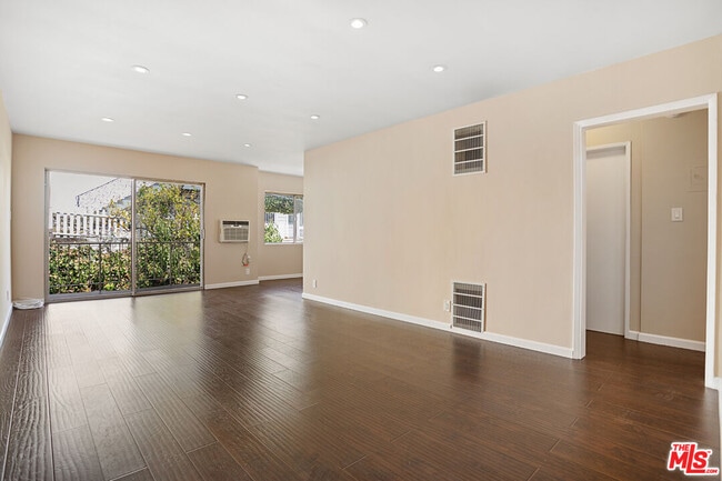 Building Photo - 5961 Chula Vista Way