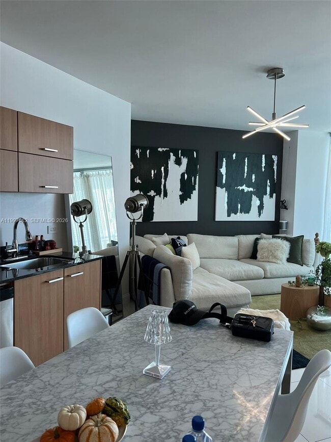 Foto del edificio - 350 S Miami Ave