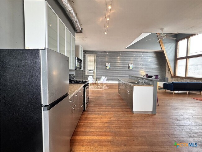 Foto del edificio - 103 W Walnut St