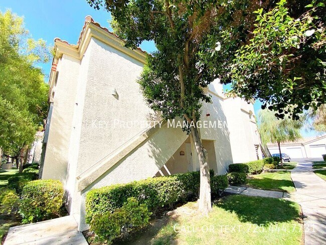 Foto del edificio - 2 BED 2 BATH UPSTAIRS CONDO  WITH 1 CAR GA...