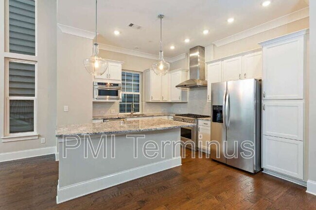 Foto del edificio - 609 Broadview Terrace NE