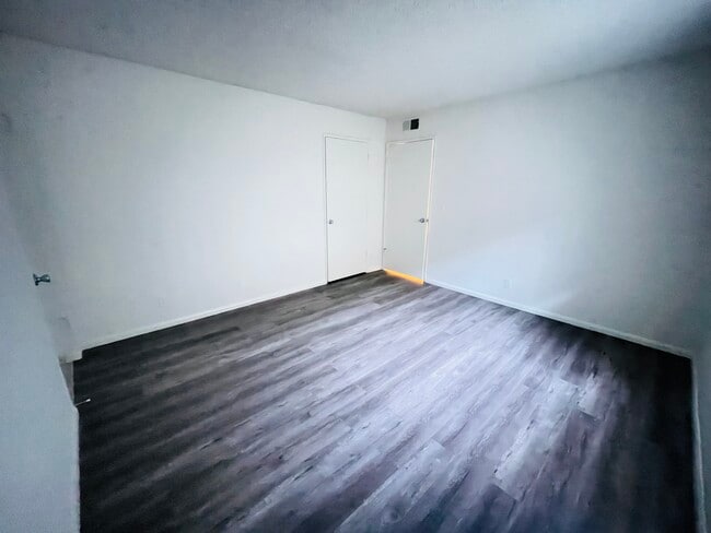 Building Photo - 13956 Vanowen St