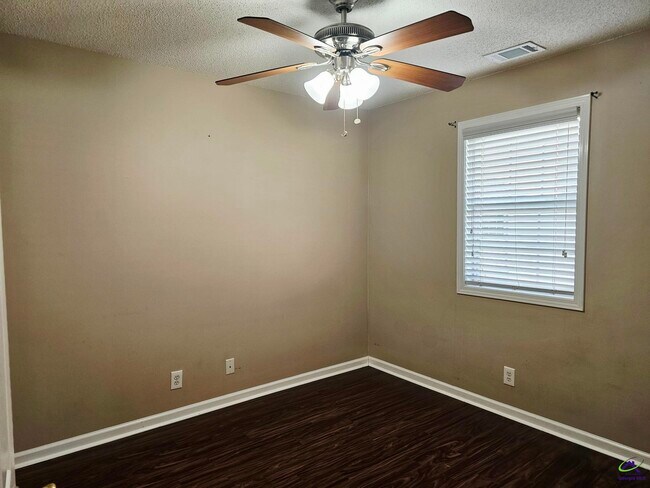 Foto del edificio - 217 Willis Creek Rd