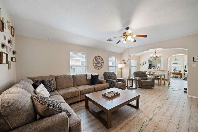Foto del edificio - 3261 Gladewater Ln