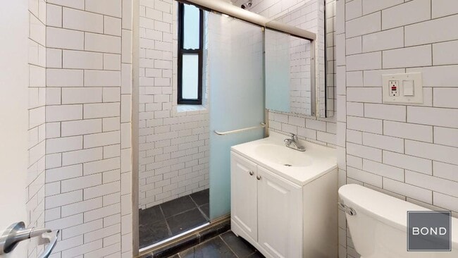 Building Photo - 324 E 91st St