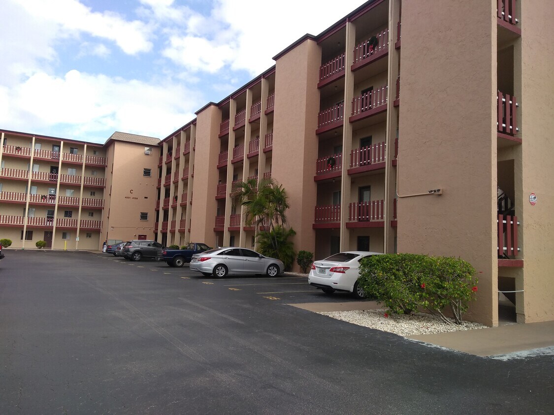 Foto principal - 4063 Lake Bayshore Dr