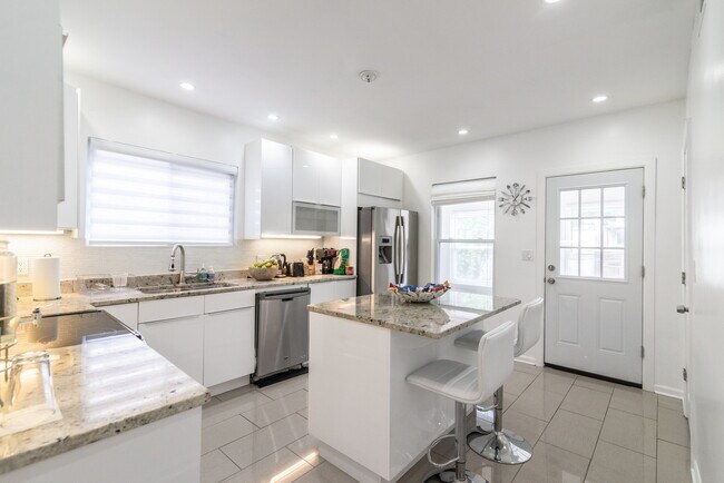 Foto del edificio - 5028 N California Ave