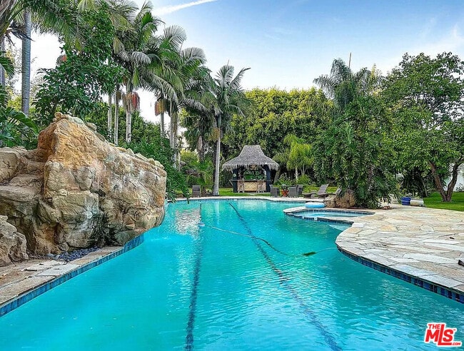 Foto del edificio - 6315 Bonsall Dr